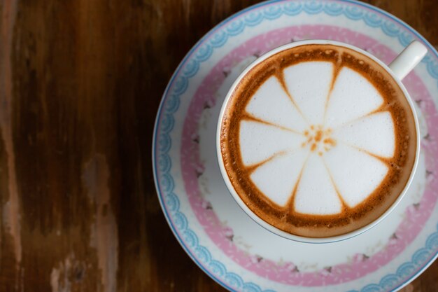 heißer Kaffee in der Kaffeestube auf Tabelle