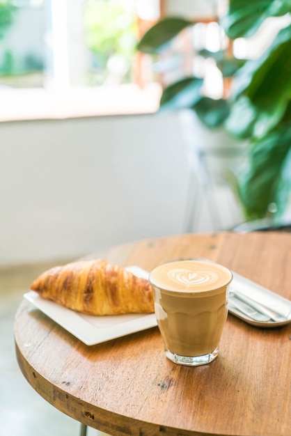 heißer Karamell Macchiato Kaffee