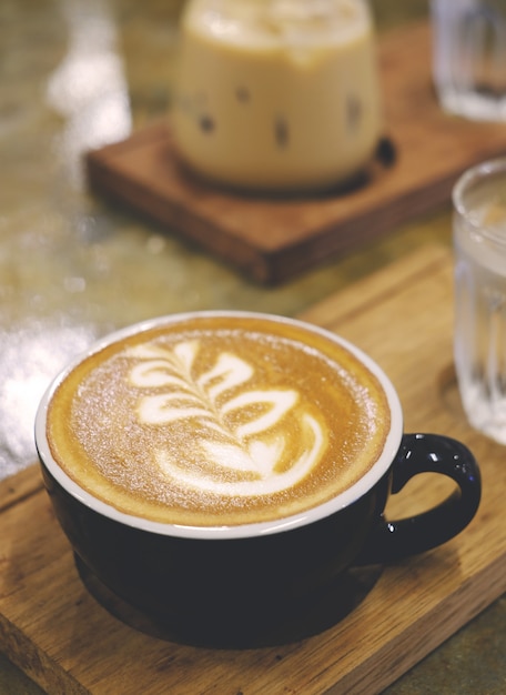 Heißer Latte Art Kaffee