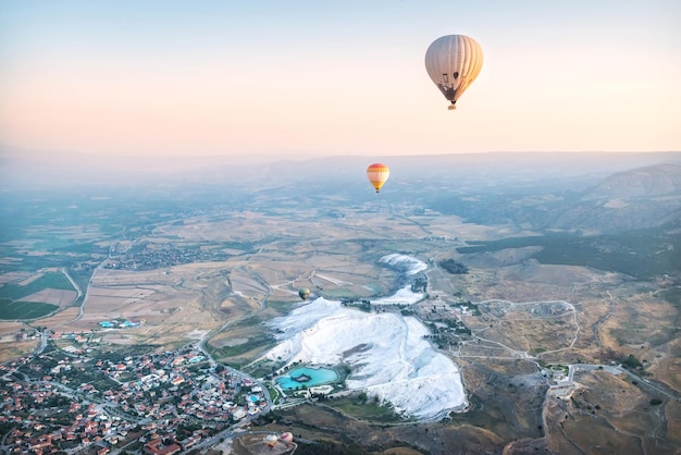 Heißluftballonfahrt über den Weißen Berg Pamukkale Türkei