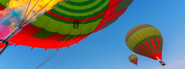 Heißluftballons am marokkanischen Himmel