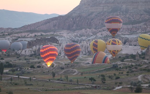 Heißluftballons in den Tälern von Kappadokien