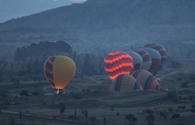 Heißluftballons in den Tälern von Kappadokien