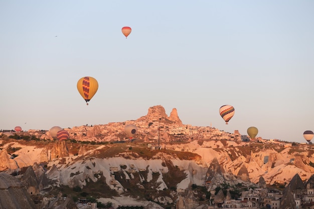 Heißluftballons über der Stadt Göreme