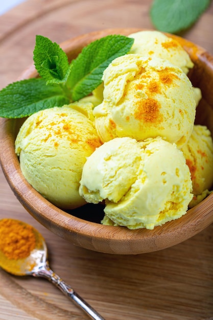 Helado artesanal con cúrcuma Helado de oro