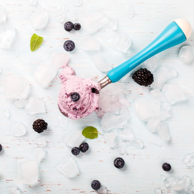 Helado de Bayas. Postre dulce de verano.