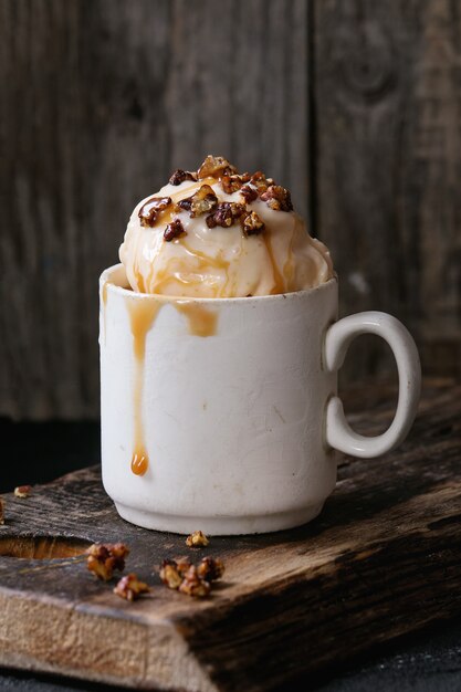 Helado De Caramelo Con Salsa