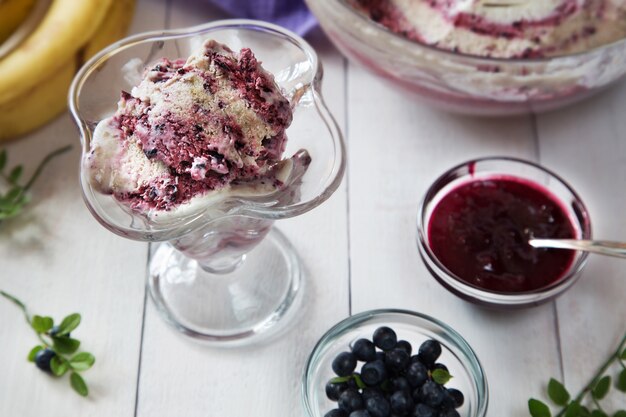 Helado casero de arándanos y plátano