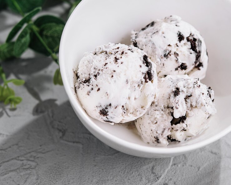 Helado casero con migajas de chocolate