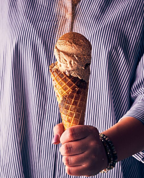 helado de chocolate con nueces