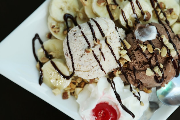 Foto helado con cobertura.