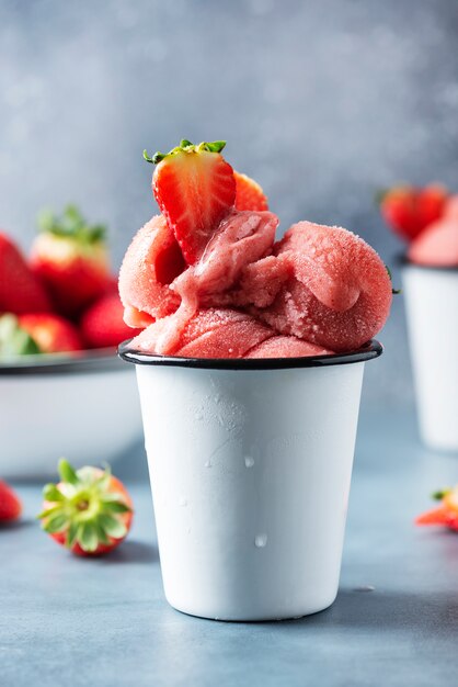 Helado de fresa de verano