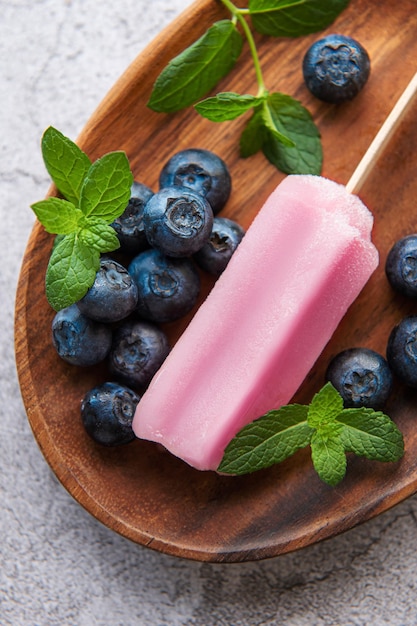 Helado o paletas caseras de arándanos