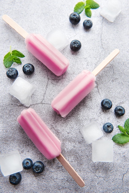 Helado o paletas caseras de arándanos