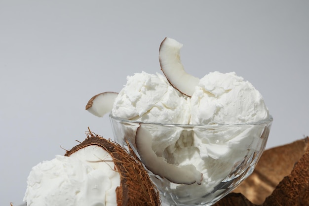 Helado de postre de verano helado con coco.