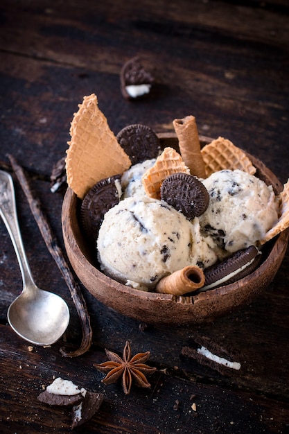 Foto el helado de stracciatella en un tazón