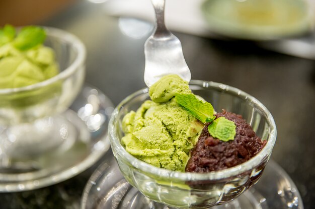 Helado de té verde con frijol rojo