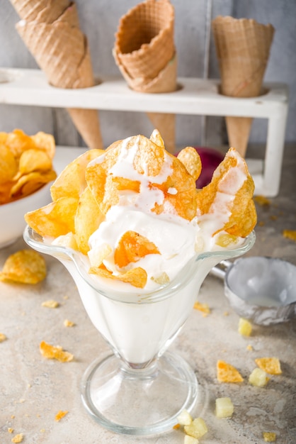 Helado de vainilla con papas fritas