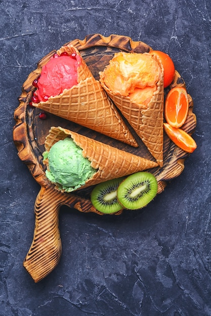 Helado de verano con fruta