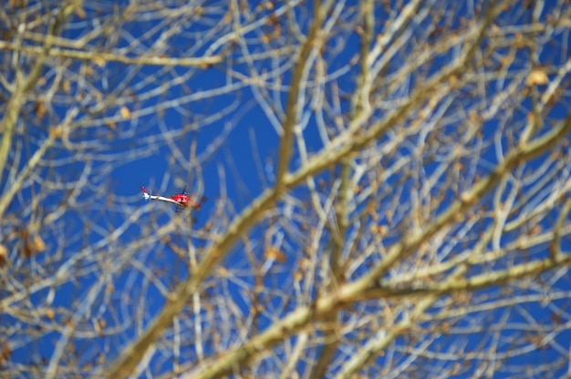 Helicóptero en el aire