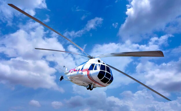 Foto el helicóptero en el cielo azul con nubes enfoque selectivo