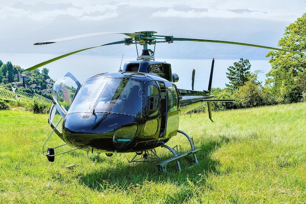 Helicóptero, Lavaux, distrito de Lavaux-Oron, Suiza. Lago Ginebra al fondo