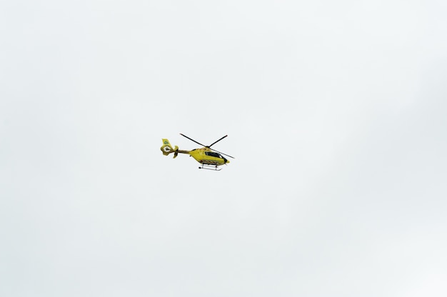 Helicóptero en las montañas noruegas