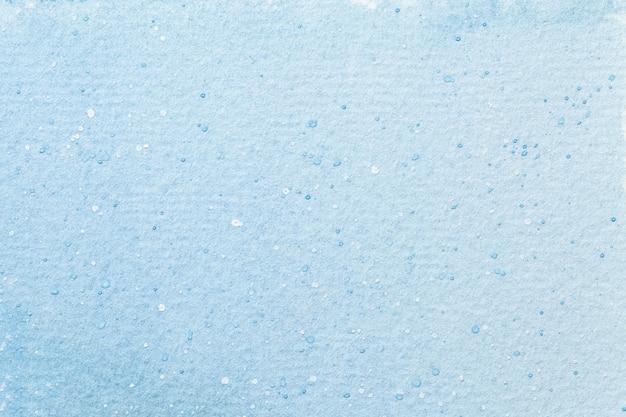 Hellblaue und weiße Farben des abstrakten Kunsthintergrunds. Aquarellmalerei auf Leinwand. Fragment eines gefleckten Kunstwerks.