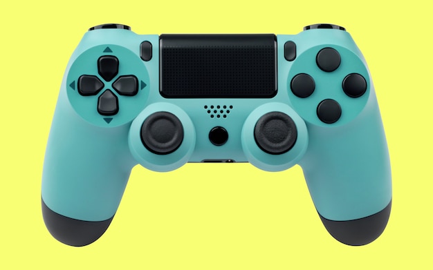 Foto hellblauer gaming-controller auf gelbem hintergrund