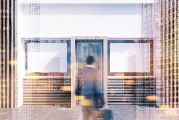 Helle hölzerne und dunkle Caféfassade mit zwei großen horizontalen Plakaten und einer Glastür. Ein Geschäftsmann. 3D-Rendering-Attrappe mit getöntem Bild und Doppelbelichtung