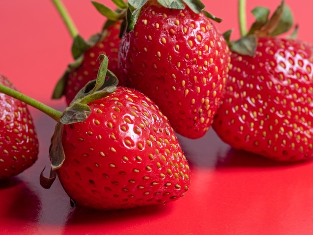 Helle saftige reife Erdbeeren