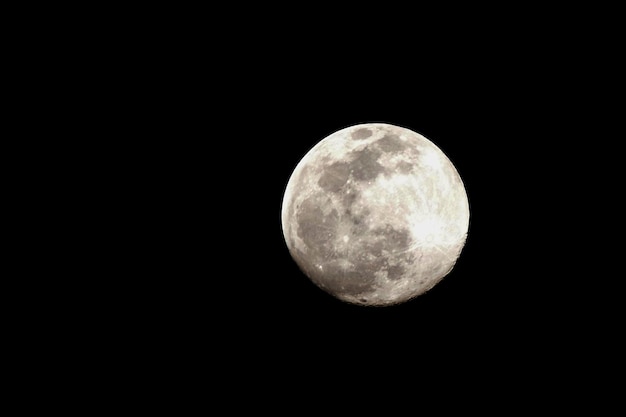 Heller Vollmond im Himmel Vollmondansicht in der nördlichen Hemisphäre Vollmond 4k