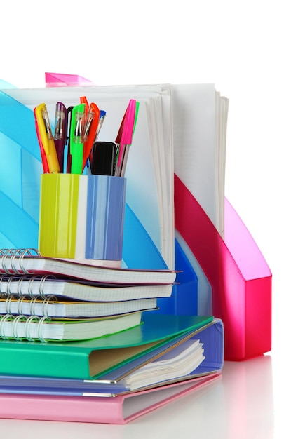 Helles anderes Briefpapier isoliert auf weiß