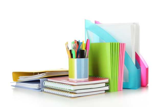 Helles anderes Briefpapier isoliert auf weiß