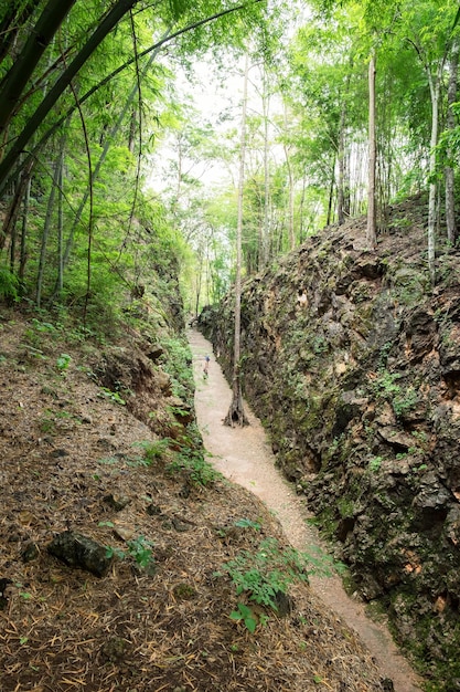 Hellfire Pass en valle montaña húmeda historia de la segunda guerra mundial