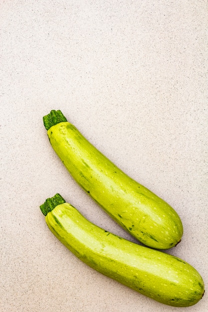 Hellgrüne Zucchini