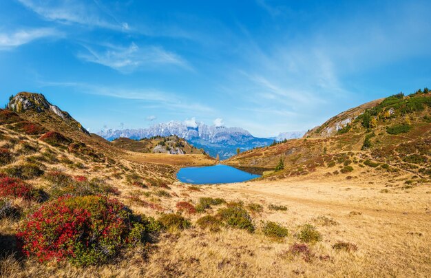 Herbst Alpine Kleiner Paarsee oder Paarseen See Land Salzburg Österreich Alpen Hochkonig felsige Berggruppe Blick in die Ferne