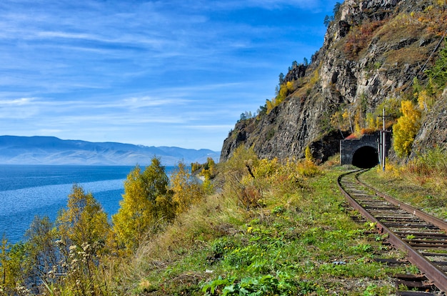 Herbst Circum-Baikal Eisenbahn am Südsee Baikal