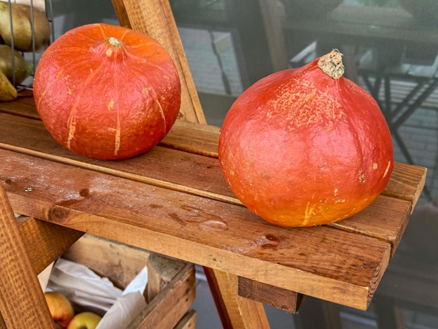 Foto herbst-fall-sesonal-dekor orange traditionelles halloween-kürbis-gemüse