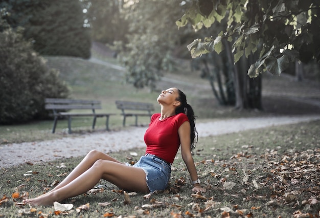 Herbst in einem Park genießen