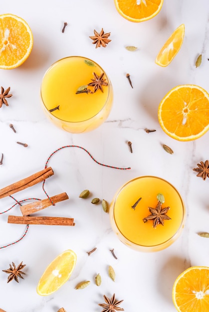 Herbst, Wintercocktails, heißer und würziger Winterorangenpunsch