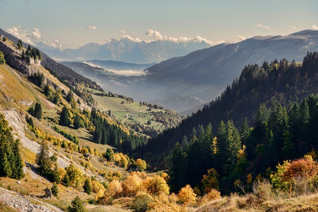 Herbstberglandschaft in den französischen Alpen