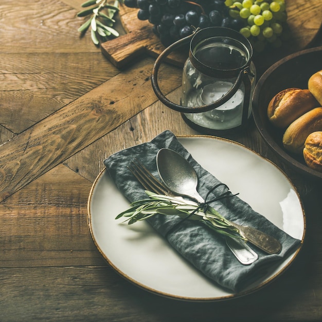 Herbstferien-Tischdekoration zum Sammeln von quadratischen Ernten