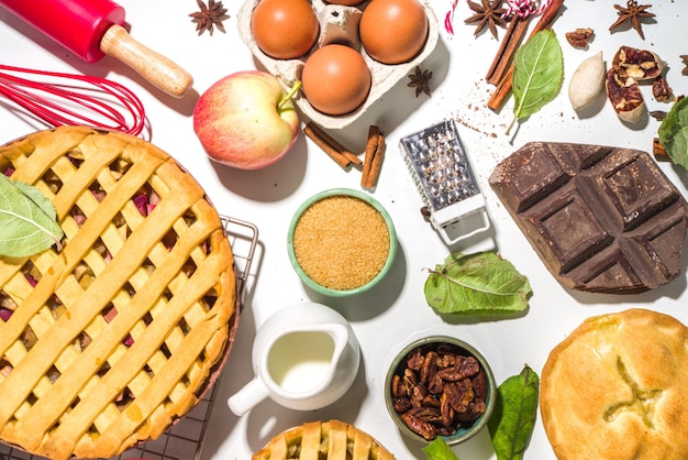 Herbstkuchen und Kuchen, die Hintergrund backen