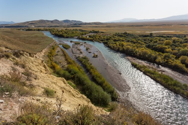 Herbstlandschaft mit Fluss, Kasachstan