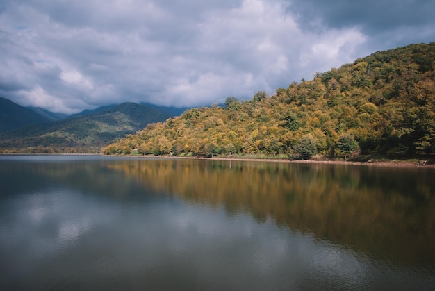 Herbstliche Spiegelungen im See