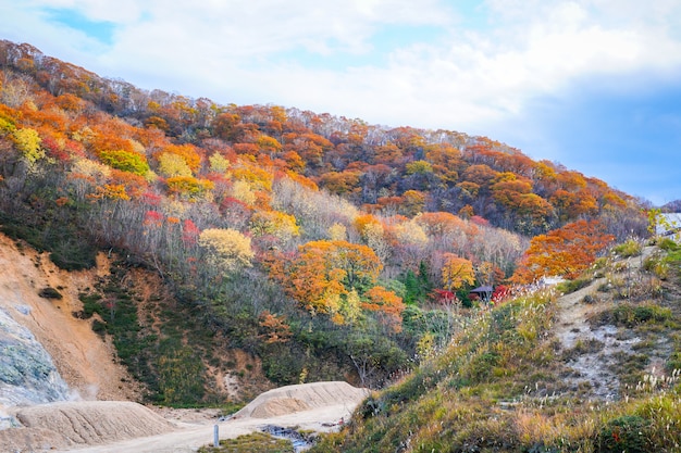 Herbstsaison am noboribetsu Vulkan in Hokkaido Japan