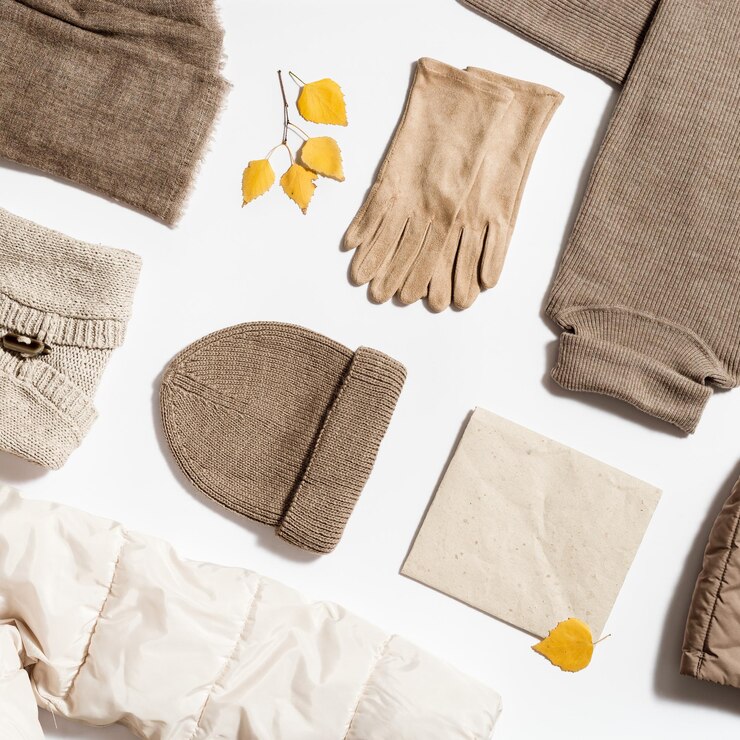 Herbstwarme Kleidung Beige gefaltete gestrickte Kleidung Hut Schal Handschuhe Pullover weibliche Mode Herbst Oberwäsche