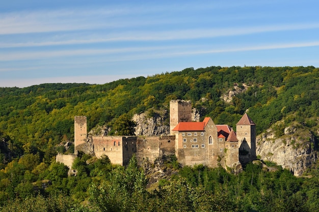 Herdegg Schönes altes Schloss in der schönen Landschaft des österreichischen Nationalparks Thayatal Niederösterreich Europa