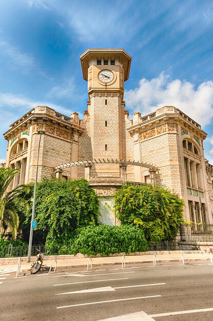 La hermosa arquitectura del Lycee Massena, edificio icónico en el centro de la ciudad de Niza, Cote d'Azur, Francia